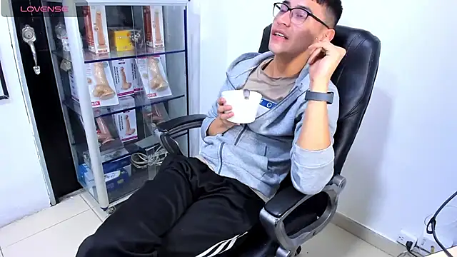 Alexx_bigcockk webcam