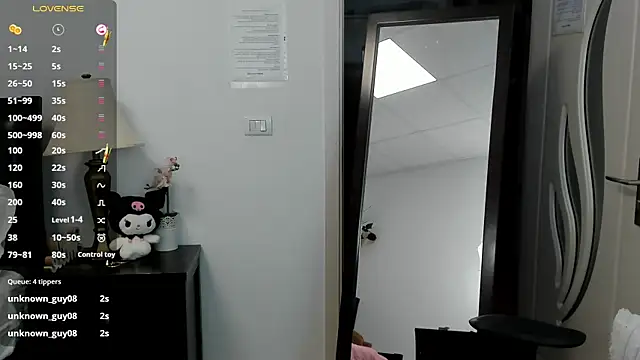 pretty_little_thing webcam