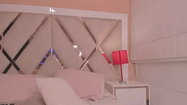 isabella-glow - Isabella-Glow's free webcam - UK Sex Cams