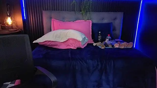 sasi_luna live cam on StripChat