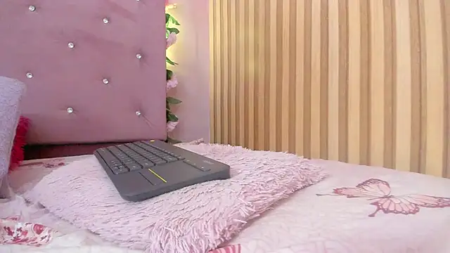lovely__kiss__ webcam