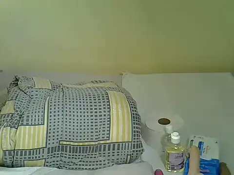 Pearl_petite webcam