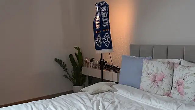 ella_twinkl live cam on StripChat
