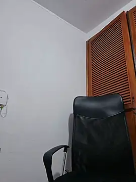 TouchDaddy4 live cam on StripChat