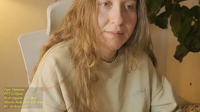 Scarlett_NoirMuse webcam