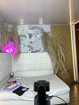 Taliaaa_Paris webcam