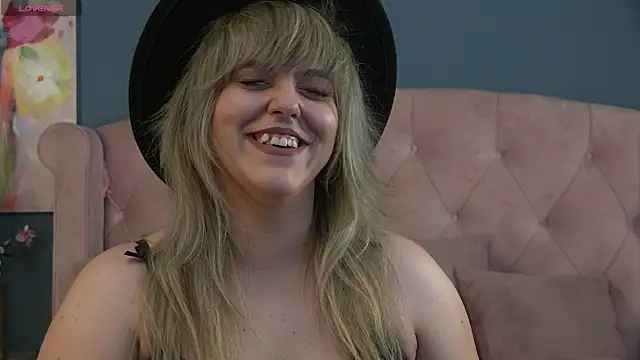 ZoeSkyee webcam