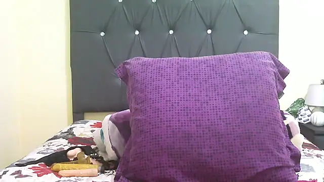 GAIGANTICBOOBS webcam