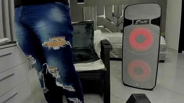 master_leather webcam