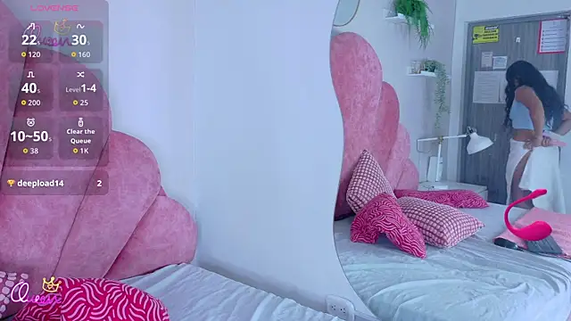 AhslyEvans__ webcam
