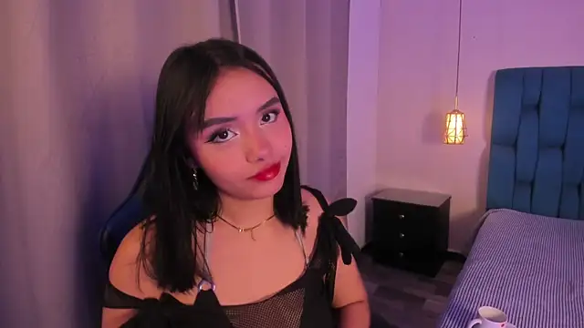 Mila__Fire webcam