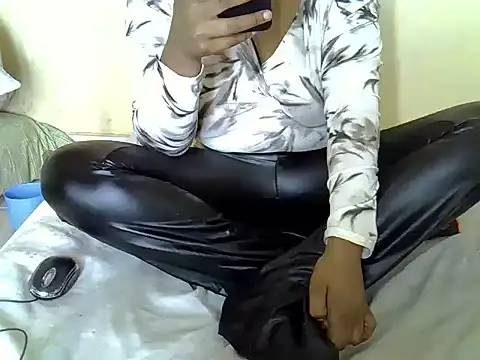 petitegirl43 webcam