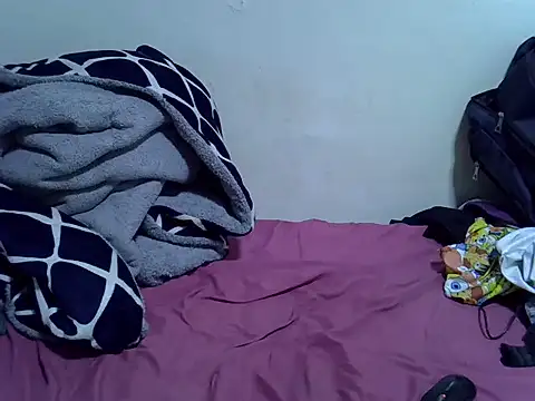 Petitepoppyy webcam