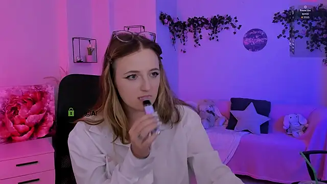 liana_kisses webcam