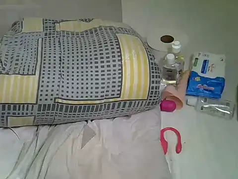 Pearl_petite live cam on StripChat