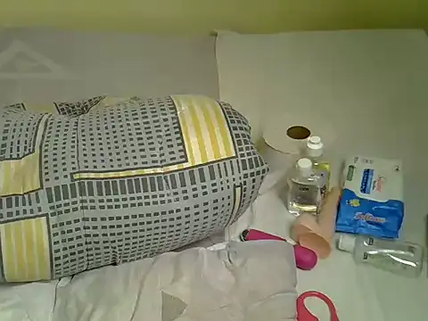 Pearl_petite webcam