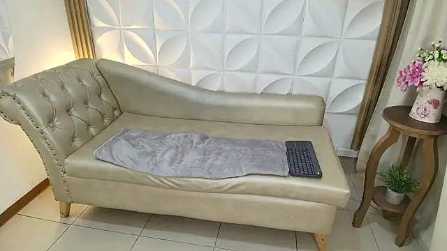 Bella_Stoone_ webcam