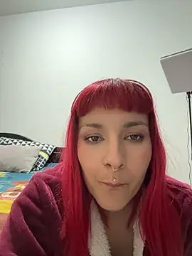 Amelie-RedHoney webcam