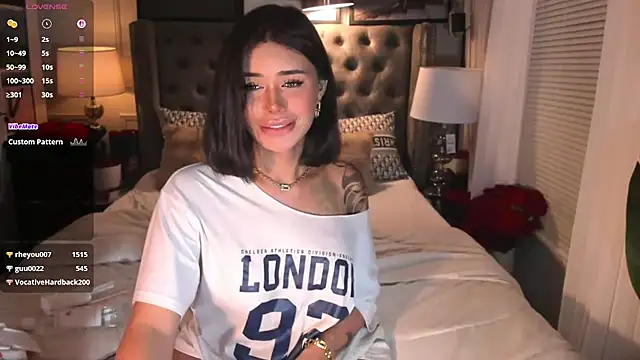 ParisianDoll webcam