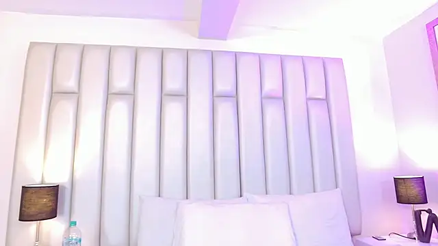 aandreaperez live cam on StripChat