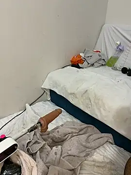 Ozge-SluttyScream69 webcam