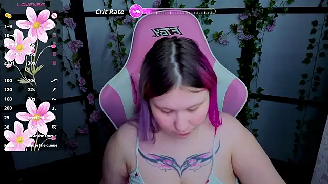 kitsune_little live cam on StripChat