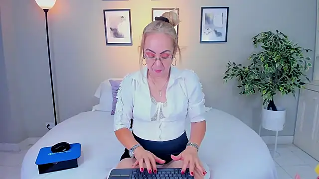 Victoria_Firee webcam