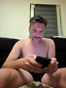 tomek84 live cam on StripChat