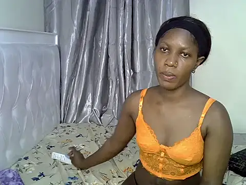 Petiteluxy webcam