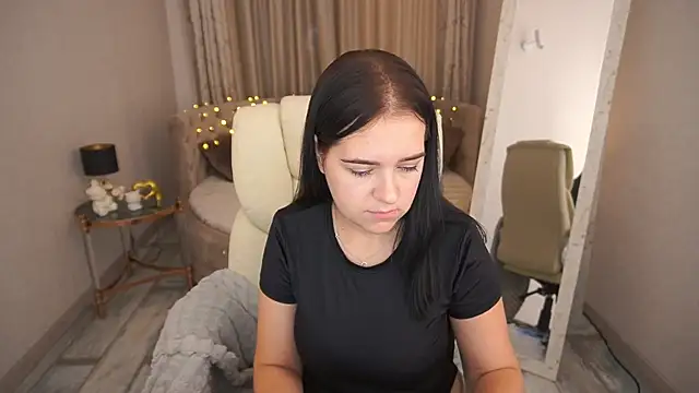 MadameeSin webcam