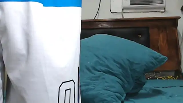 black_latin23cm webcam
