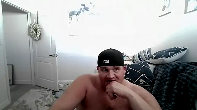 Curiousme111 webcam