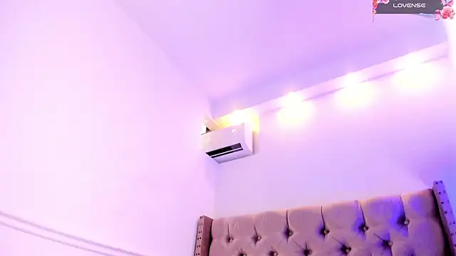 ArianaaGrace webcam