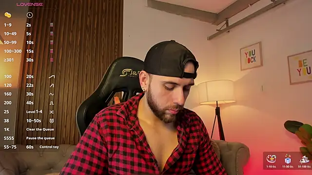 Maximo_Wolff live cam on StripChat
