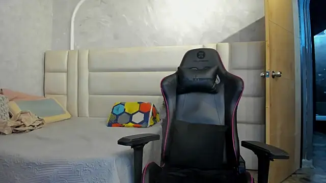 Dark_lennox webcam