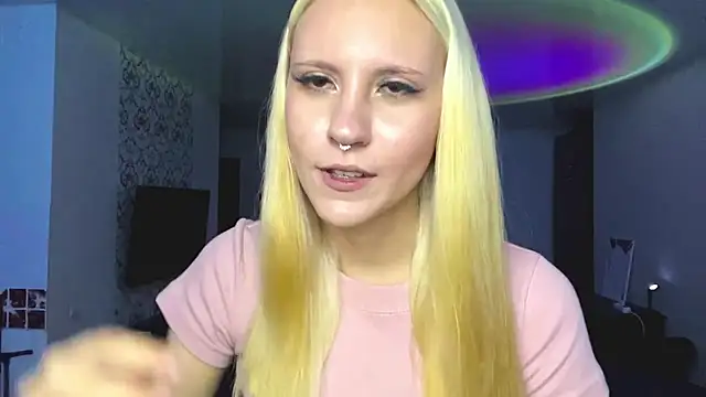 LanaLivee webcam