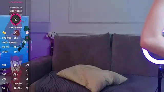 ItsFeliDoll webcam