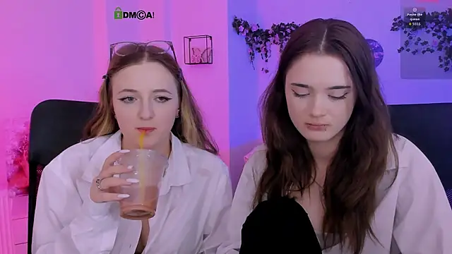 liana_kisses webcam