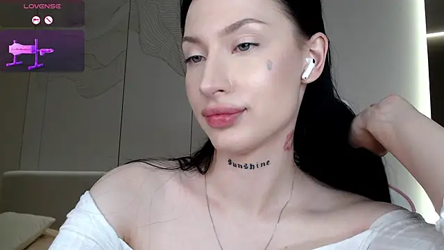 JenniferQueen11 live cam on StripChat