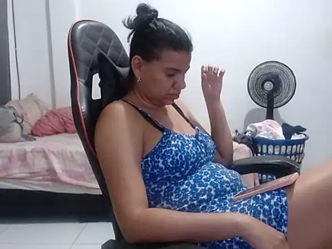 Adriana_0312 live cam on StripChat