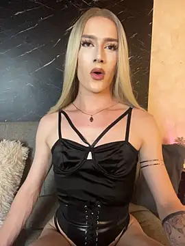 Alana_Stone live cam on StripChat