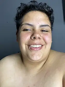 Hailey_Curvy webcam