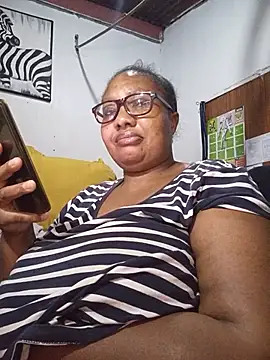 YELLOW_BONE webcam