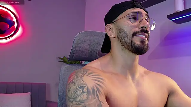 tony_muscle webcam