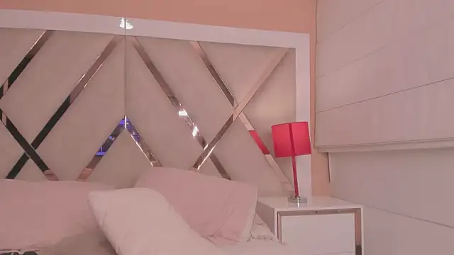 Isabella-Glow webcam