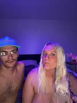Blondebarbie21 webcam