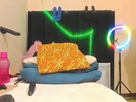 AmazingDarkDoll webcam
