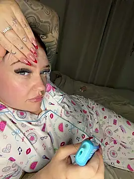 CurvyGirlMyla webcam