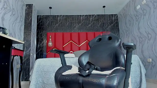 LatinaHoleQueen webcam