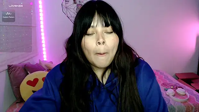 EllieMoonX webcam